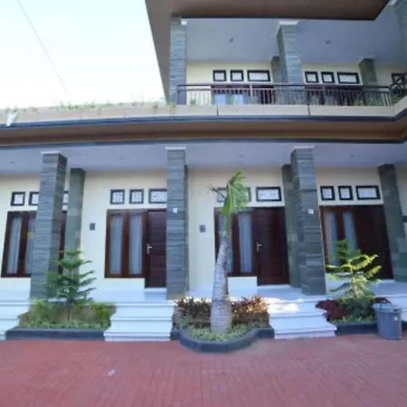 Oyo Flagship 91237 Ratu Guest House Kedunganan 外观 照片