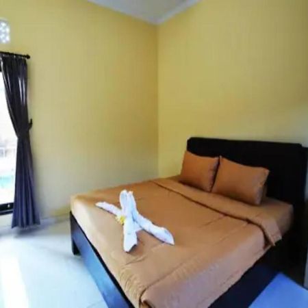 Oyo Flagship 91237 Ratu Guest House Kedunganan 外观 照片